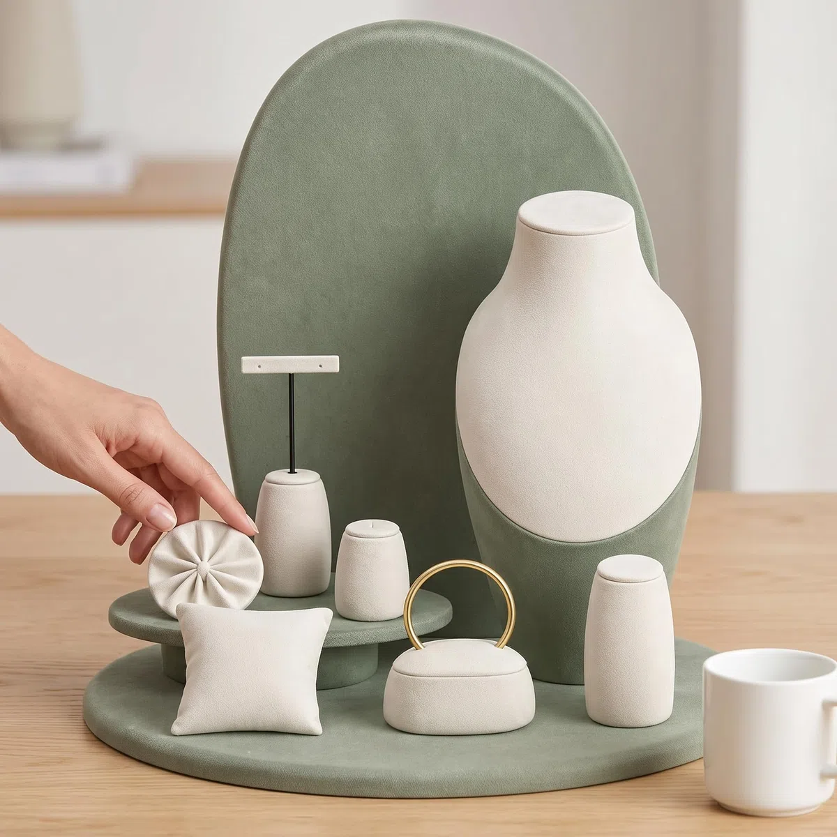 Porte Bijoux et Présentoir à Bijoux en Velours à Trois Niveaux pour Colliers et Penntifs, Vert matcha
